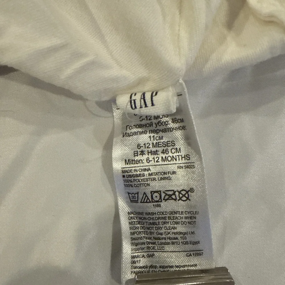 Gap Kids Baby Polar Fleece white winter hat with Little Bear ears 6~12 Months
